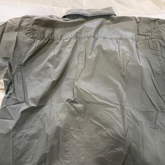 Stretchy xl in Olive drab. Gap quality short sleeve. - Picture 4 of 4